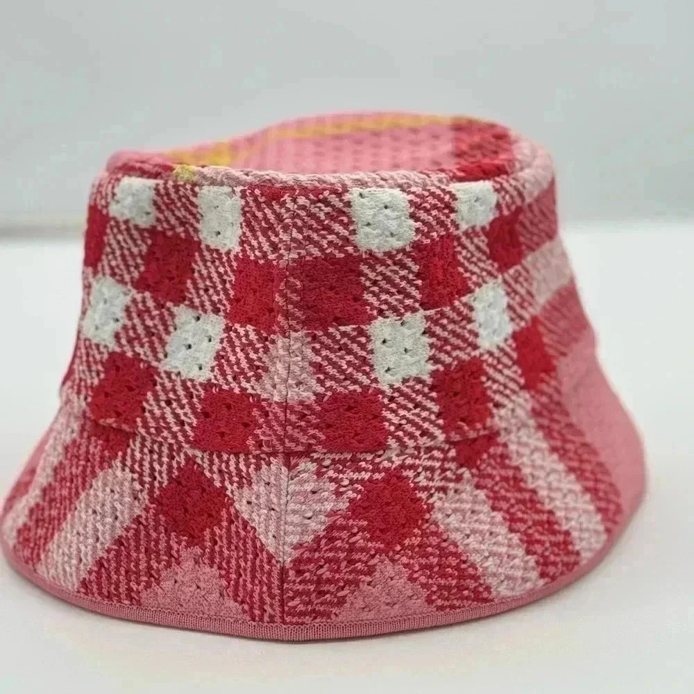 BNWT BURBERRY Bucket Hat Check-Pattern again Knit Check Hat